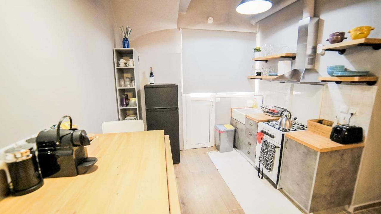 D16 Athens Apartment - 5' Mins To Petralona Metro Esterno foto